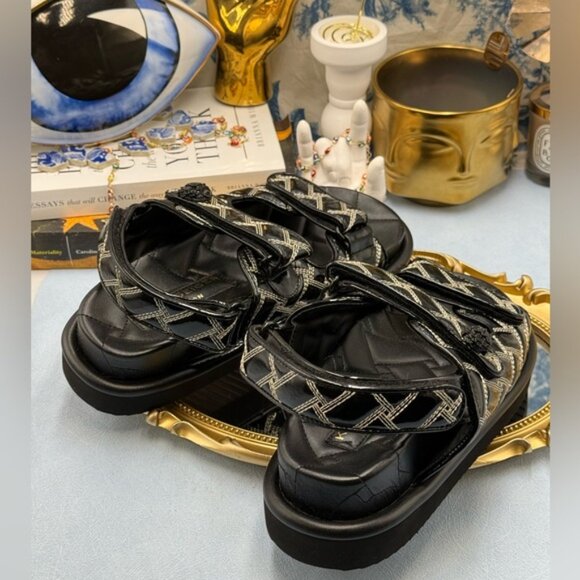 🆕 KURT GEIGER LONDON 🧿 NWOB Orson Patent Quilted Dad Sandals Sz EU38 US 7.5 - Picture 9 of 12